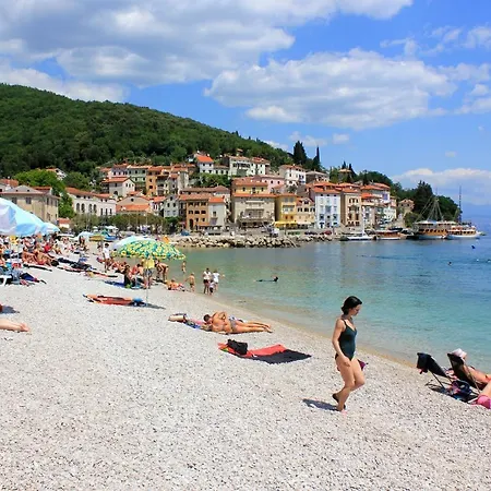 Guest house Double 7767a Moscenicka Draga